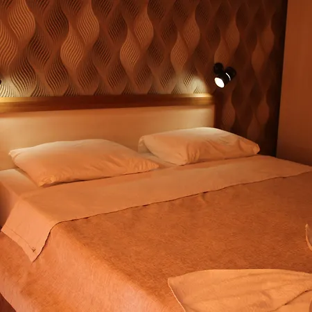 Hotell Saturn 3*